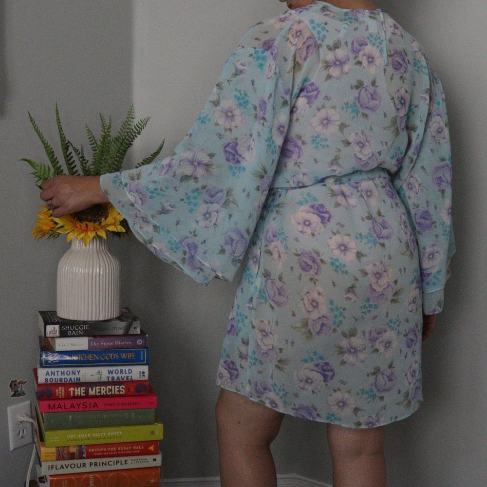🌏 Sheer Floral Wrap Robe – Size S - Picture 2 of 10